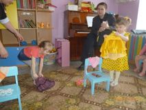 Конкурс "Нарядись, как мама"