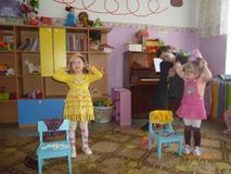 Конкурс "Нарядись, как мама"