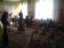 "Перетягивание каната" девочки подготовительная группа